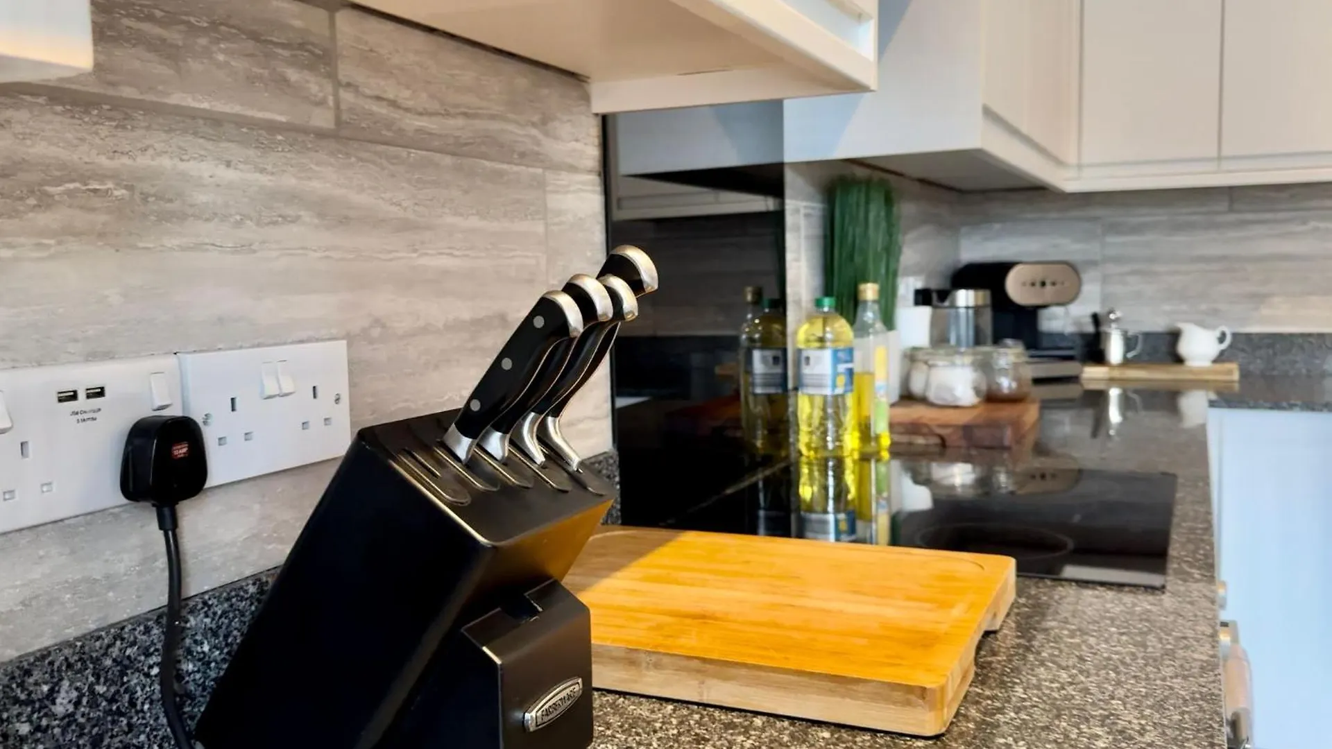 Central Location - Family Relocation - Business Stays Harrogate Apartament