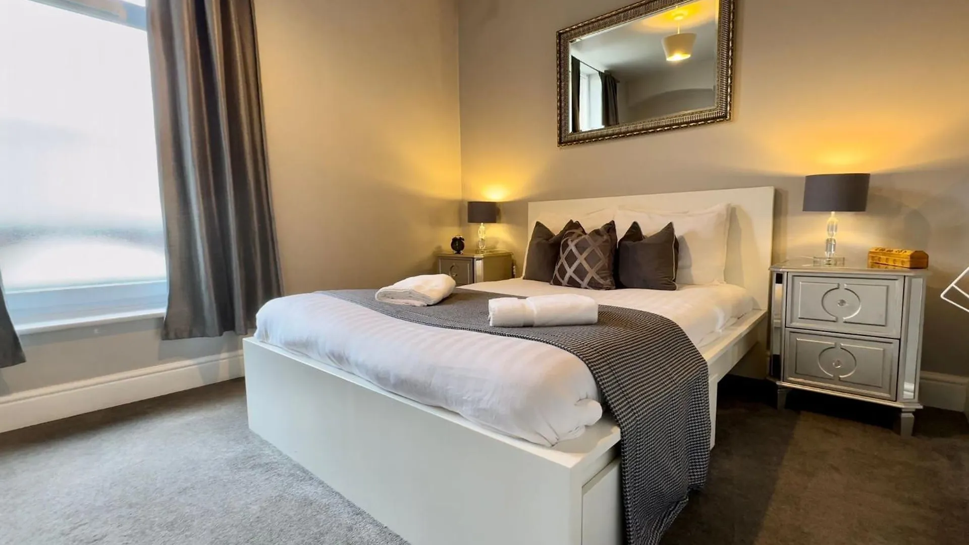 Central Location - Family Relocation - Business Stays Harrogate 0*,  Wielka Brytania